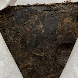 Черный тибетский чай Хэй Ча Цзан Ча кирпич 380 г 2020 год. Photo 3